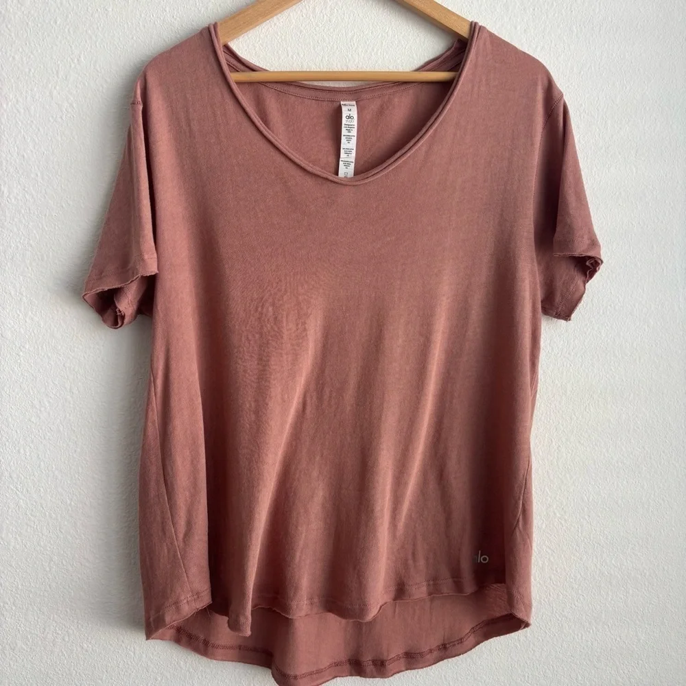 ALO Yoga Rosewater Playa Tee Mauve Short Sleeve Modal Supima Cotton Blend Top M